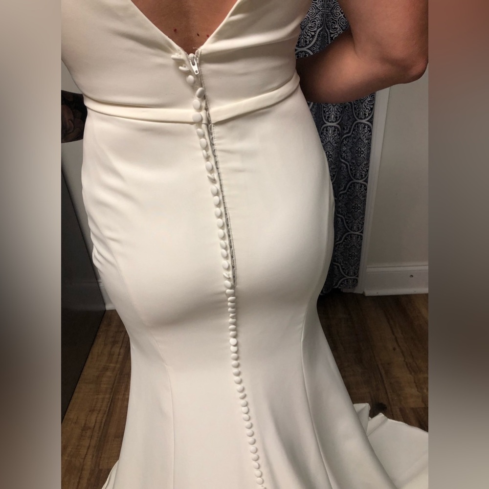 Brand new with tags Maggie Sottero size 8 wedding dress - Picture 4 of 5